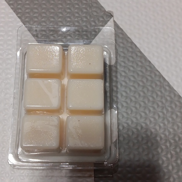 100% soy wax melts *soft cashmere & amber* - Picture 2 of 2